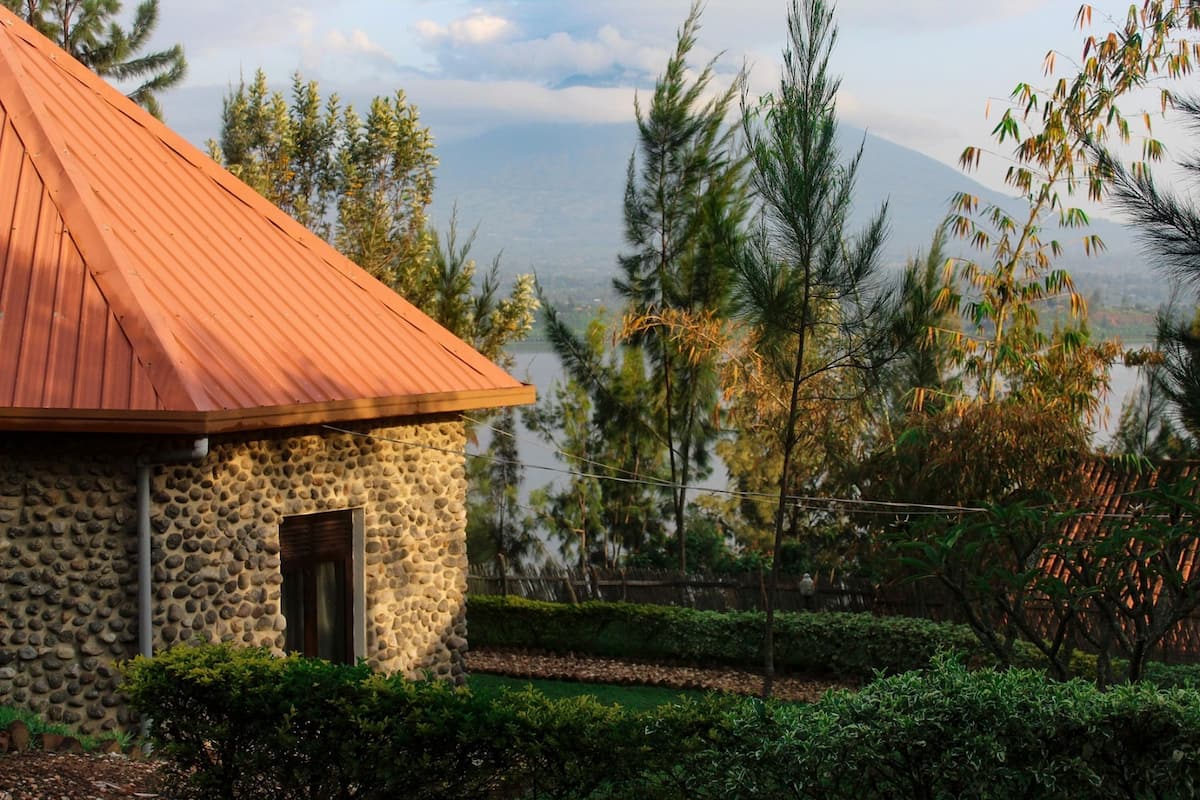 Deluxe Double Room, Lake View | 6 bedrooms, minibar, bed sheets