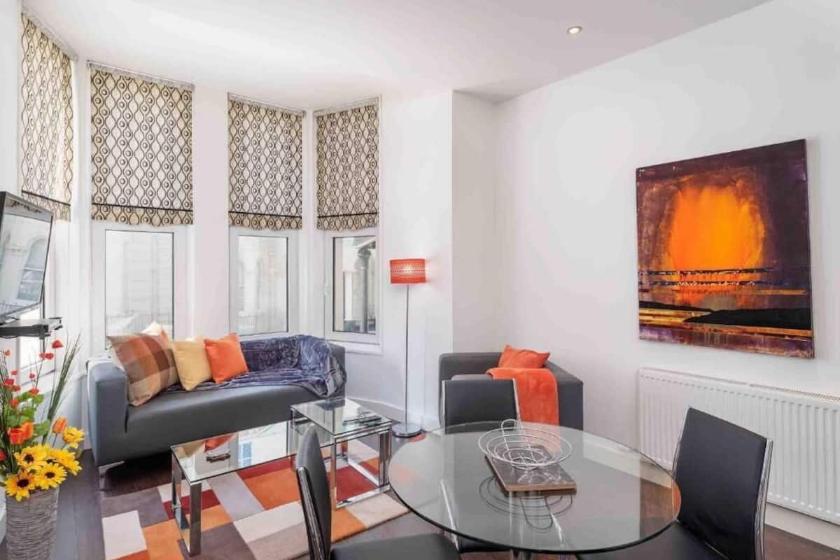 Apartment, 2 Bedrooms | Living area