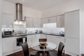 Apartment, 1 Bedroom | Private kitchen | Fridge, microwave, oven, stovetop