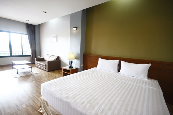 Minibar, free WiFi