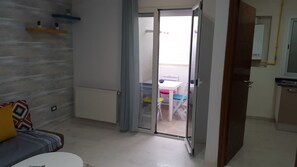 Deluxe-Apartment, 1 Schlafzimmer | Wohnbereich | Flachbildfernseher