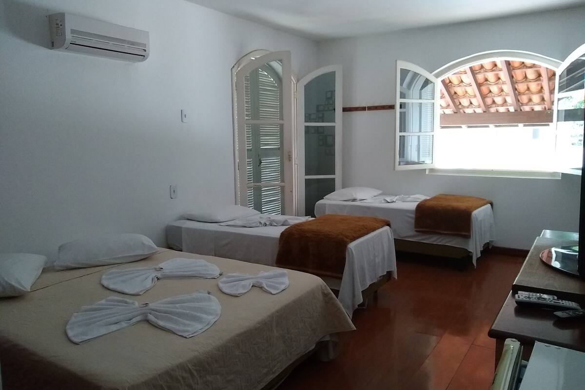 Phòng 4 | Minibar, bàn ủi/dụng cụ ủi quần áo