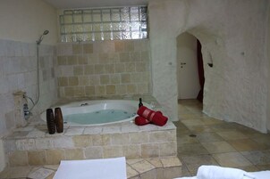Gallery Room | Free cribs/infant beds