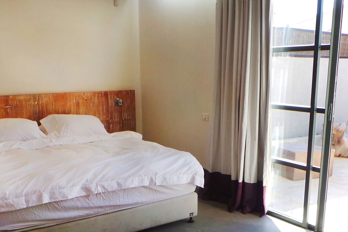 华丽双人房, 热水浴缸 | 特色装修、特色家居、遮光窗帘、床单