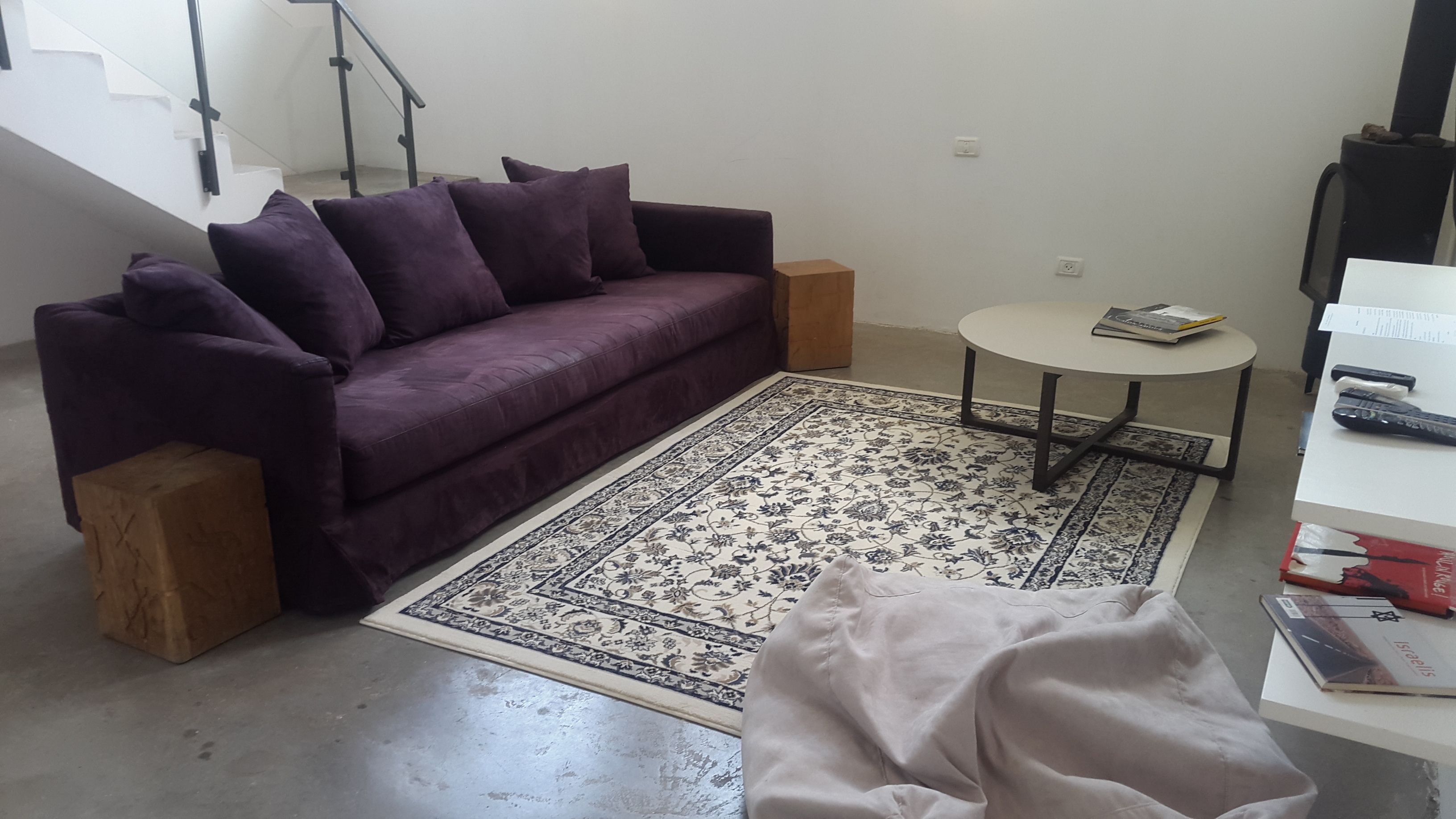 复式 | 客厅 | 32-英寸液晶电视（配备卫星频道）、电视、壁炉