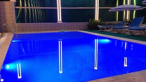 室外游泳池