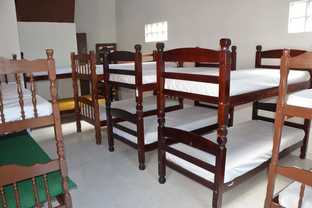 Dormitorio compartido, dormitorio mixto, baño privado (12 camas) | Tabla de planchar con plancha, wifi gratis y ropa de cama