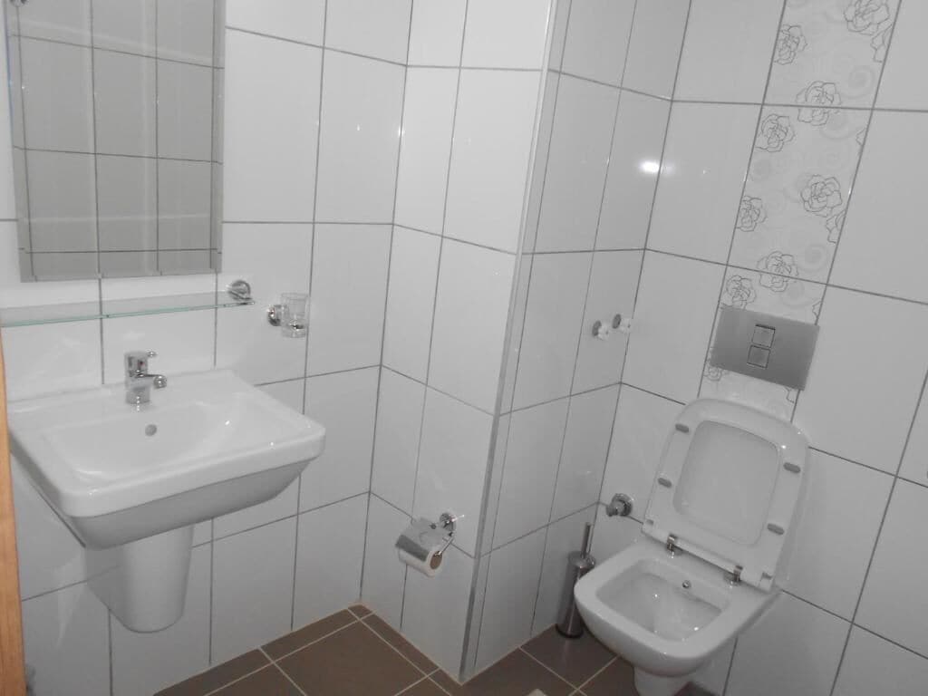 shower, free toiletries, hair dryer, slippers