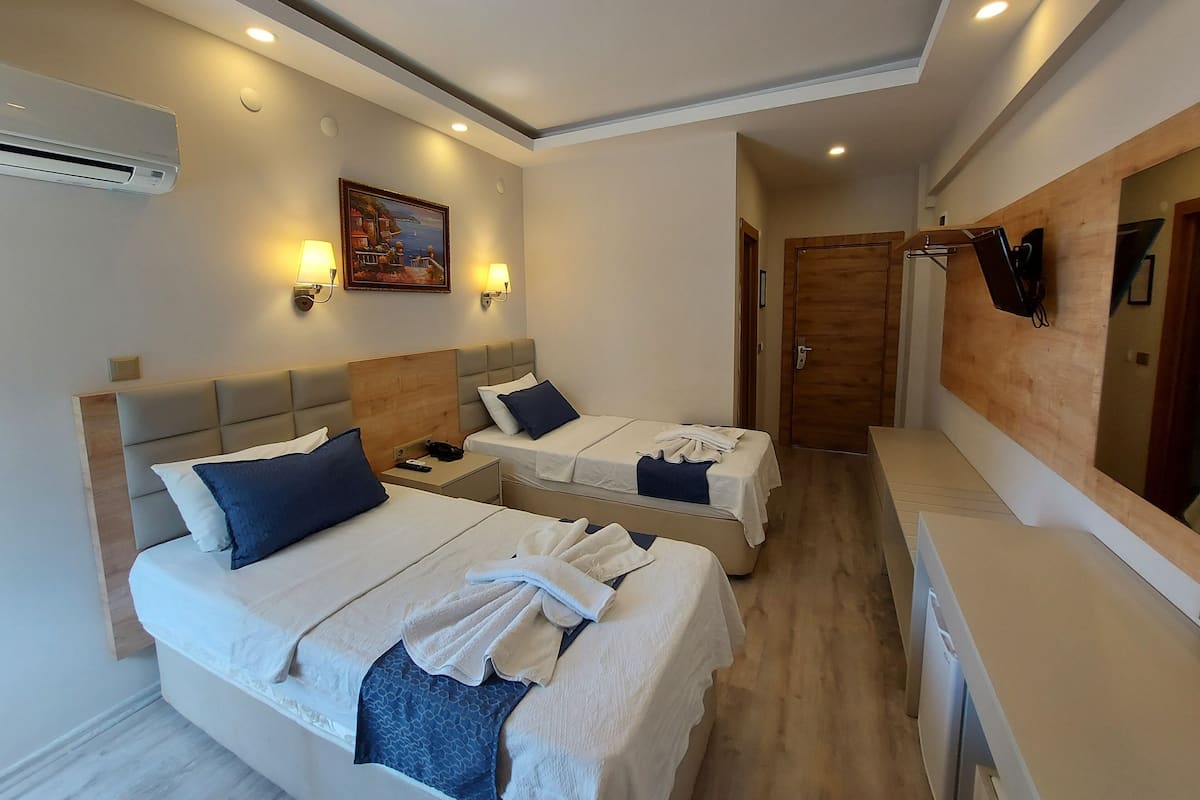 Standard-Zweibettzimmer | Schreibtisch, schallisolierte Zimmer, kostenloses WLAN, Bettwäsche