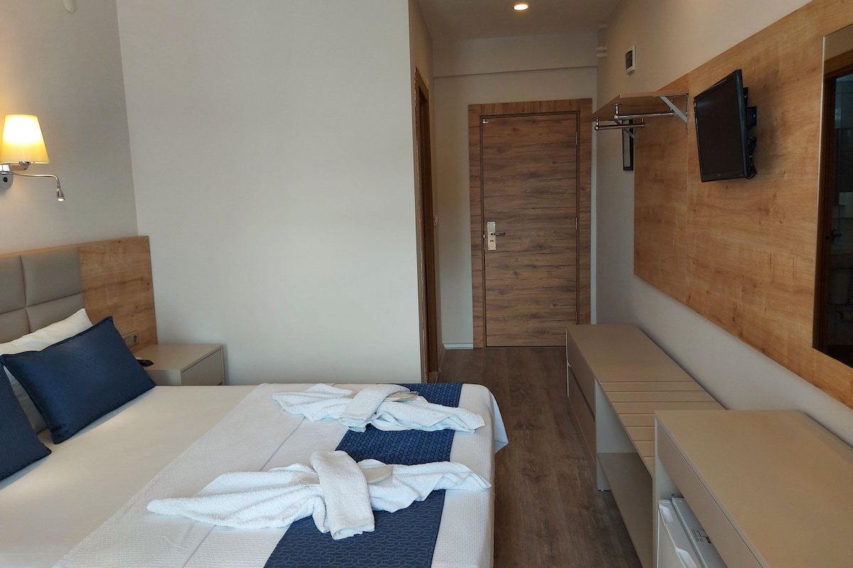 Minibar, in-room safe, desk, soundproofing