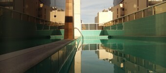 Apto alto padrão com piscina