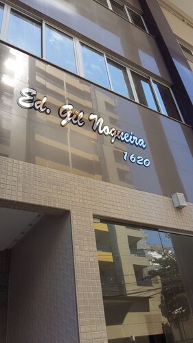 Apto alto padrão com piscina