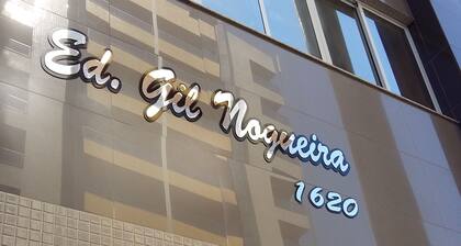 Apto alto padrão com piscina