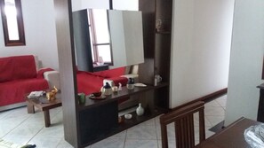 Family House, 4 Bedrooms | Living area | Flat-screen TV - Paraíso de Itaipu (Niteroi)