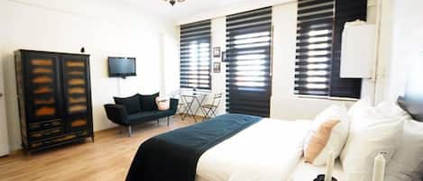 Deluxe Room, Terrace | Egyptian cotton sheets, premium bedding, in-room safe