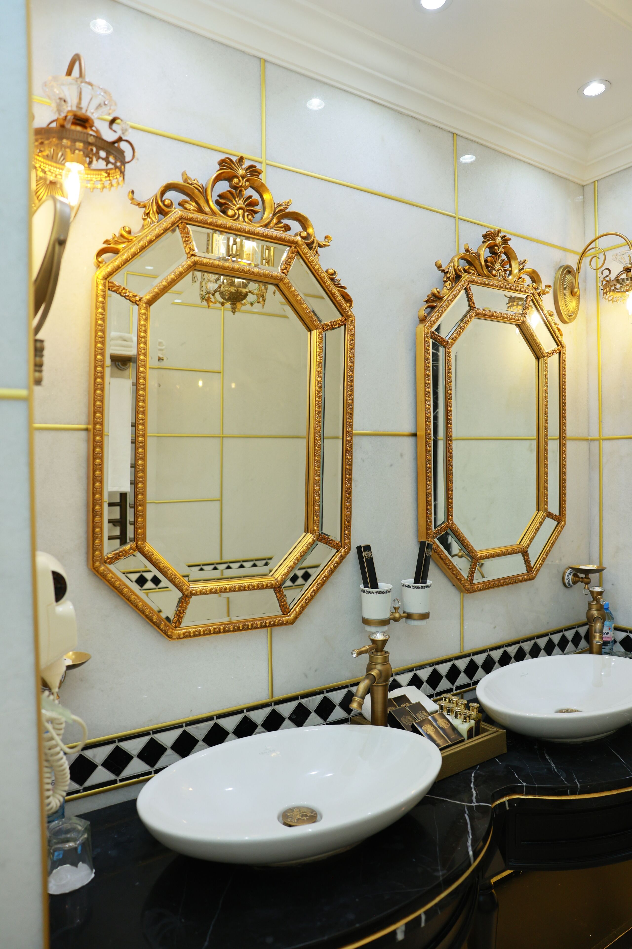 presidential suite | bathroom | shower, free toiletries, hair dryer, bathrobes