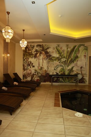 Sauna, bain à remous, hammam, 2 salles de soins