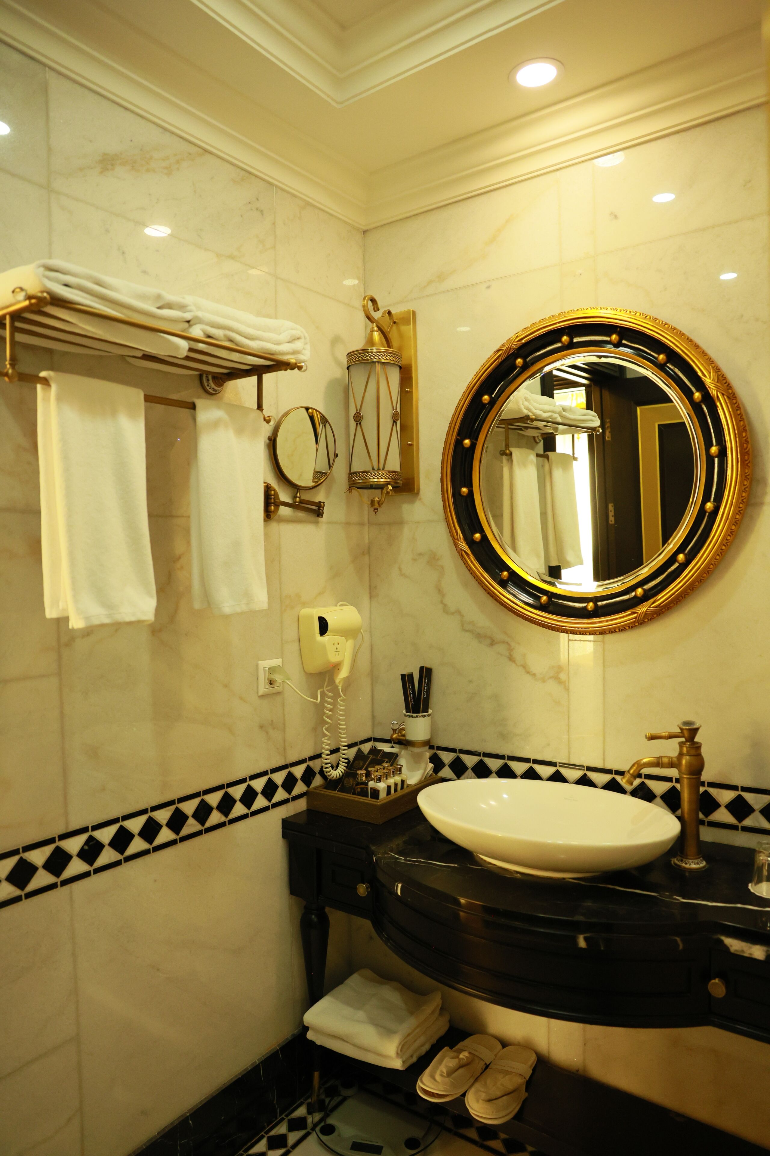 deluxe double or twin room | bathroom | shower, free toiletries, hair dryer, bathrobes