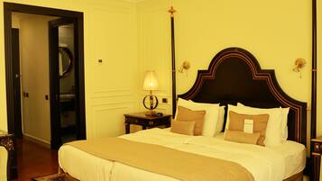 Deluxe Double or Twin Room | Hypo-allergenic bedding, minibar, in-room safe, desk