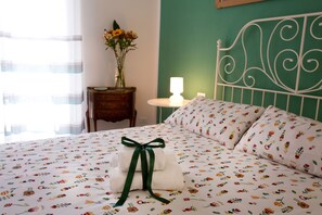 Dobbeltrom – superior, flere senger, balkong | Skrivebord og wi-fi (inkludert)