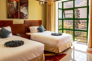 Caja de seguridad en la habitación y escritorio 