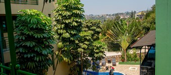 Highlands Suites Hotel