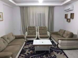 Apartment, 2 Schlafzimmer, Bergblick | Wohnzimmer