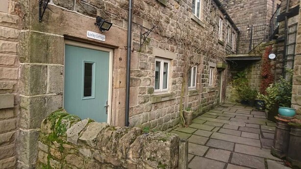 Property entrance - The Little John Hotel (Hope Valley)