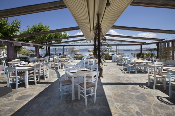 Lunch and dinner served, Greek cuisine