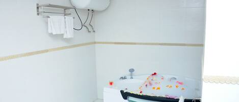 Deluxe Single Room | Bathroom sink