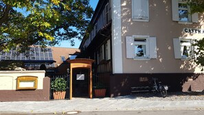 Façana frontal de l'allotjament
