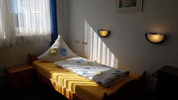 Single Room | Desk, free WiFi, bed sheets