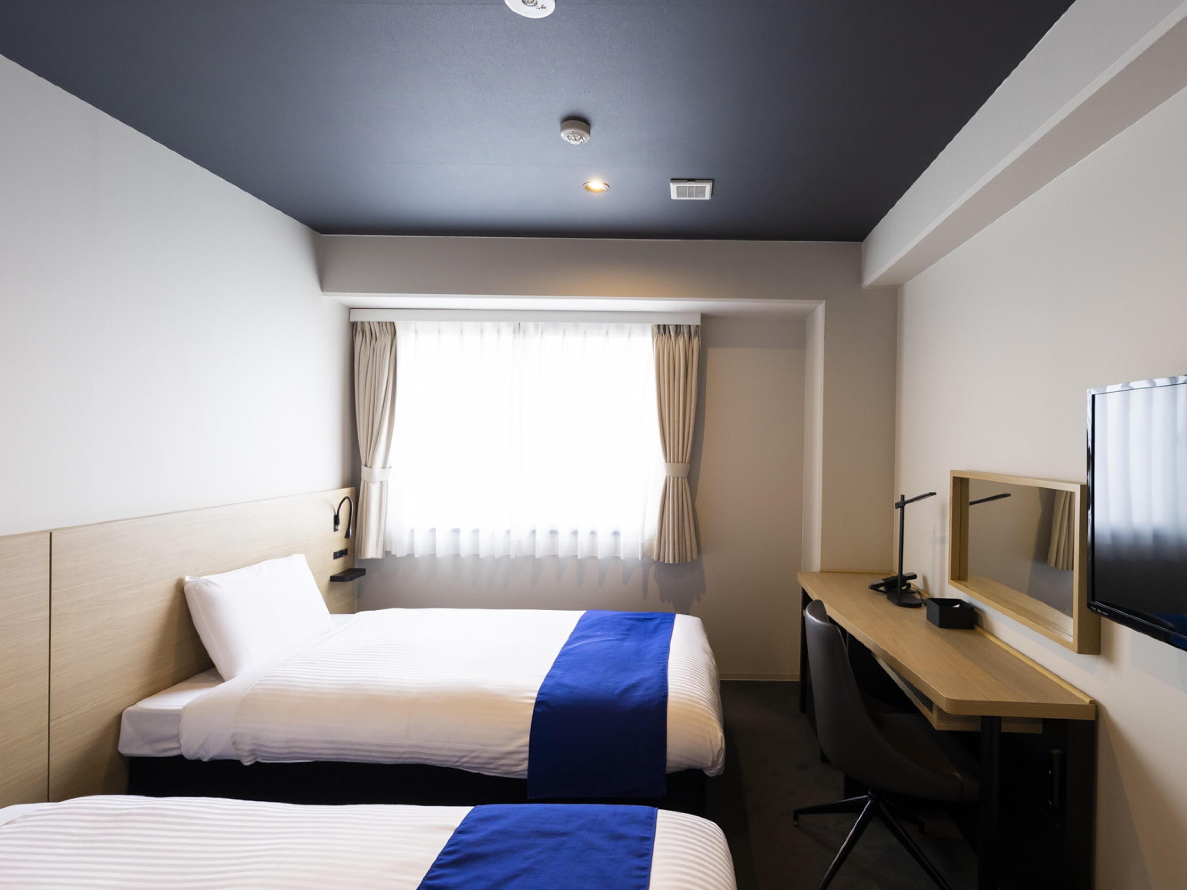 twin room | premium bedding, minibar, desk, soundproofing