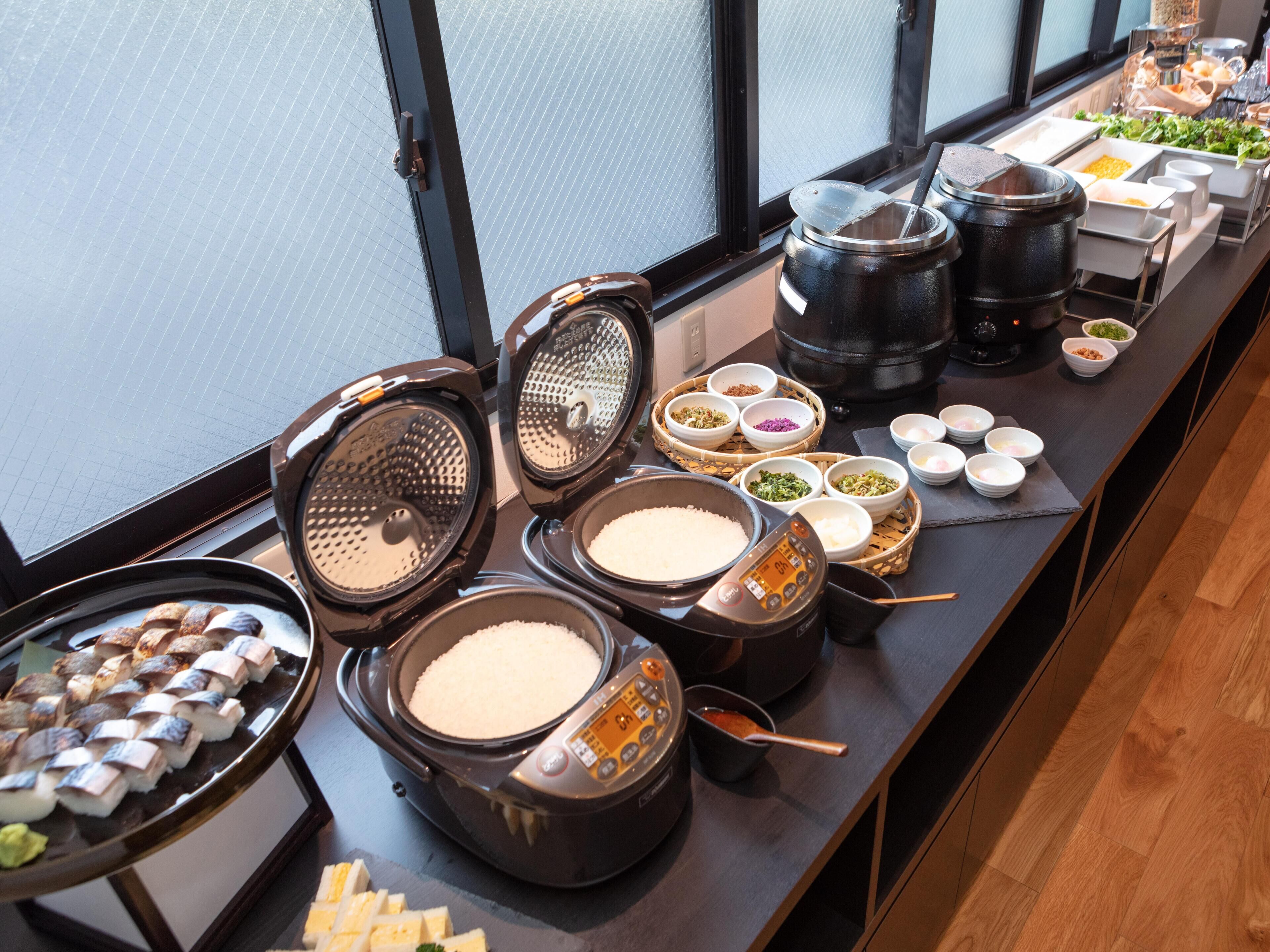 daily buffet breakfast (jpy 1740 per person)