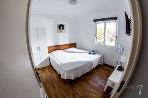 Free cots/infant beds, rollaway beds, free WiFi, bed sheets - Perla Seven Apartments (Palma de Mallorca)