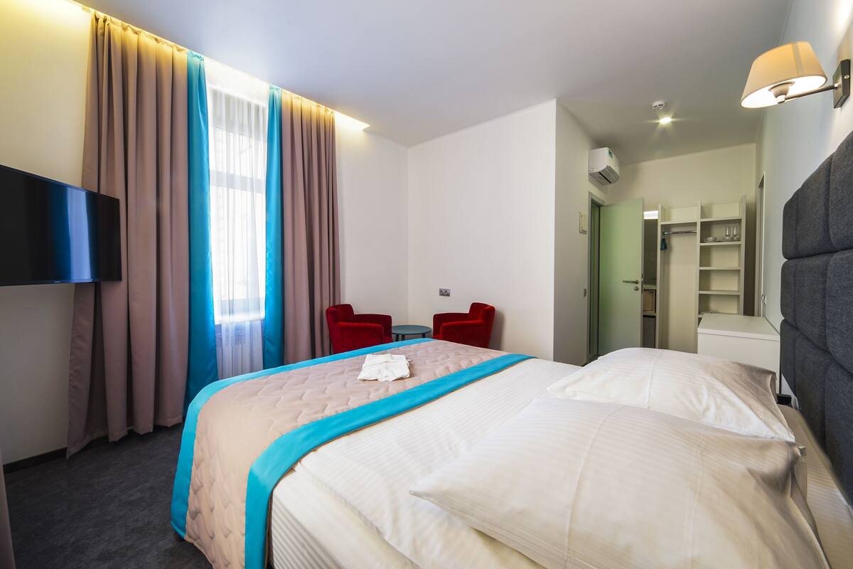 In-room safe, desk, soundproofing, iron/ironing board