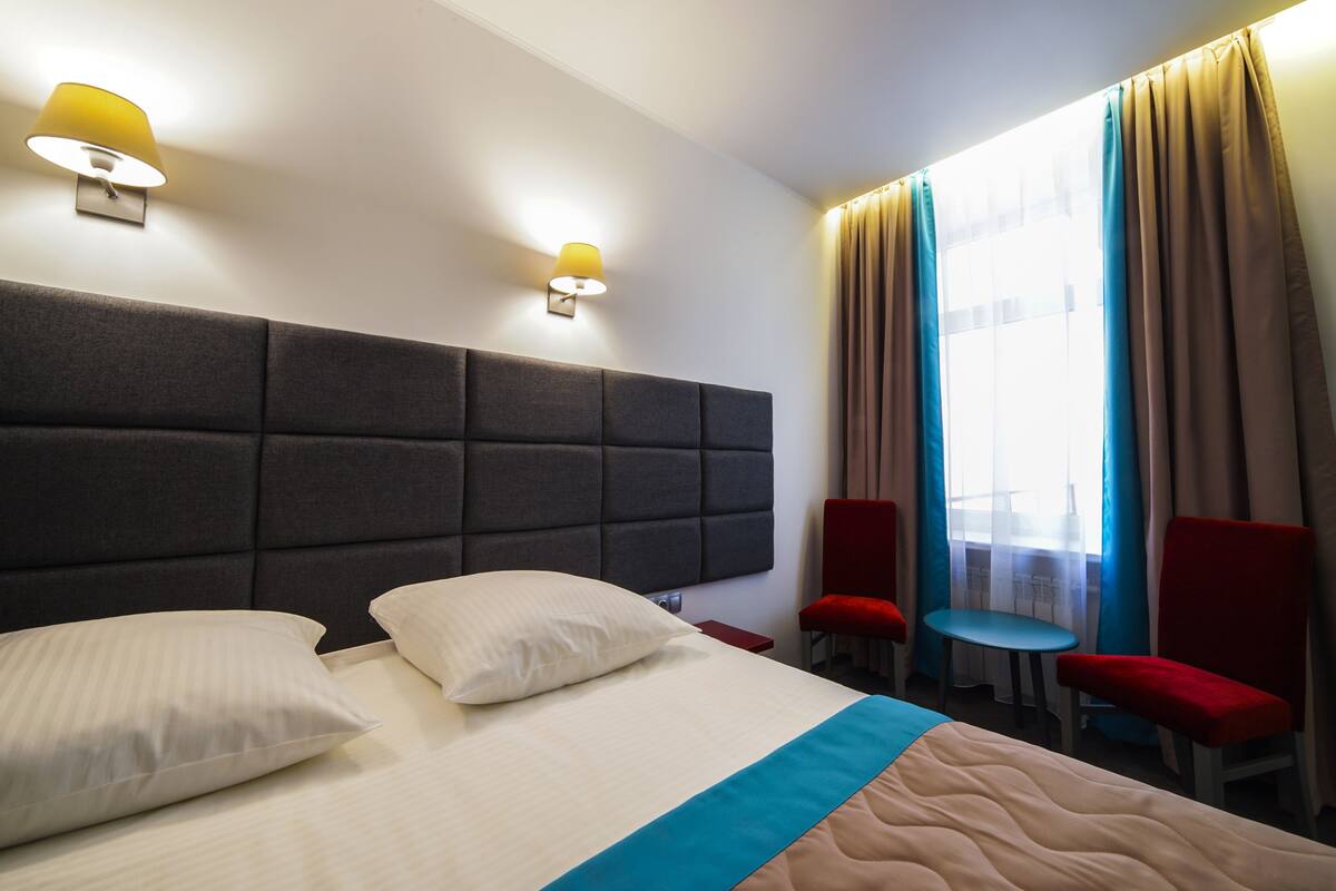Standard Double Room | In-room safe, desk, soundproofing, iron/ironing board