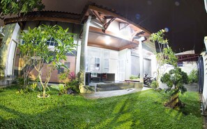 Fachada del alojamiento - Noche