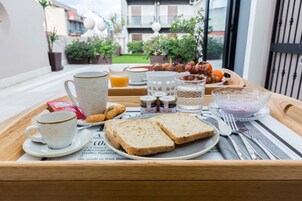 Free daily buffet breakfast