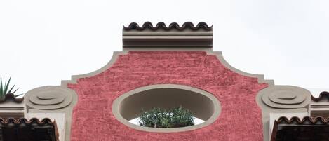 A building facade with a central circular window and decorative elements.