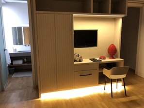 Superior Double Room | Premium bedding, minibar, in-room safe, desk - 200 Rooms & Terrace (Bari)