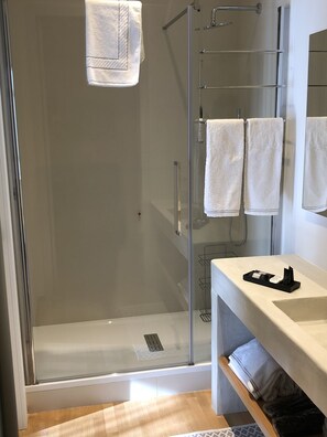Standard Double Room | Bathroom | Shower, free toiletries, hair dryer, bathrobes