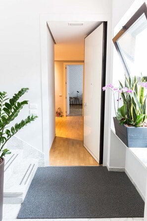 Interior entrance - 200 Rooms & Terrace (Bari)