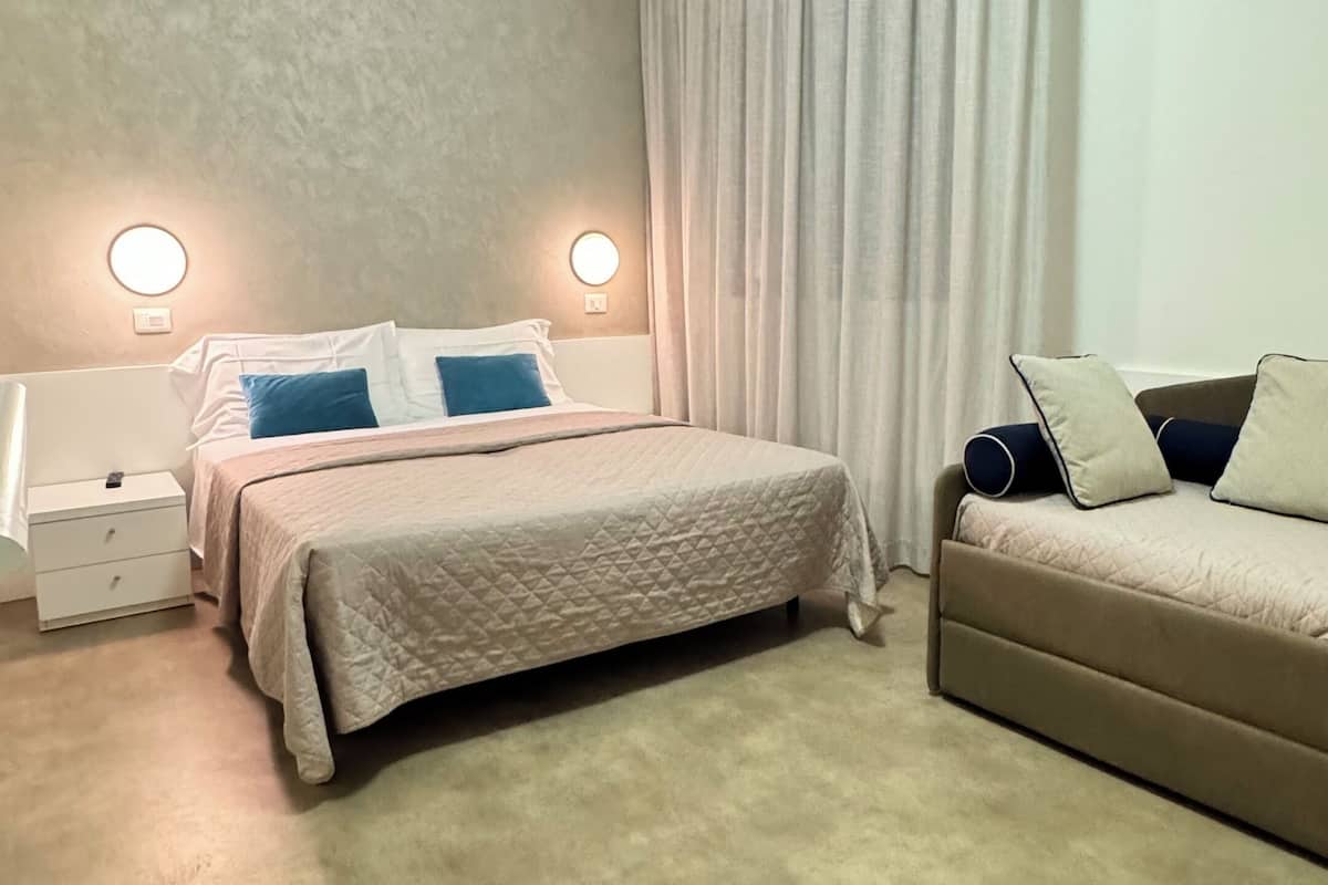 Economy Triple Room | Premium bedding, in-room safe, desk, cribs (surcharge)