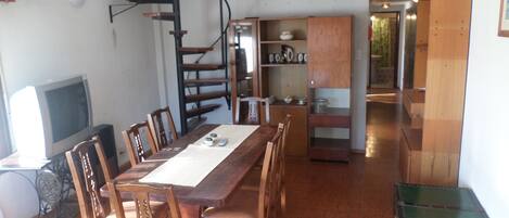 Apartment, 3 Bedrooms | In-room dining