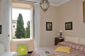 Double Room, Shared Bathroom | Desk, free WiFi, bed sheets - B&B Il Ciottolo (Genoa)