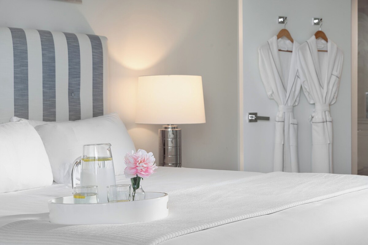 In-room safe, desk, laptop workspace, iron/ironing board
