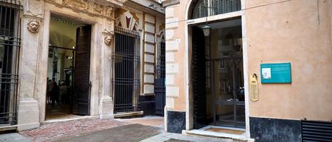 Entrada al alojamiento