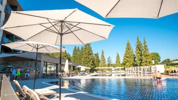 Hồ bơi trong nhà, hồ bơi ngoài trời