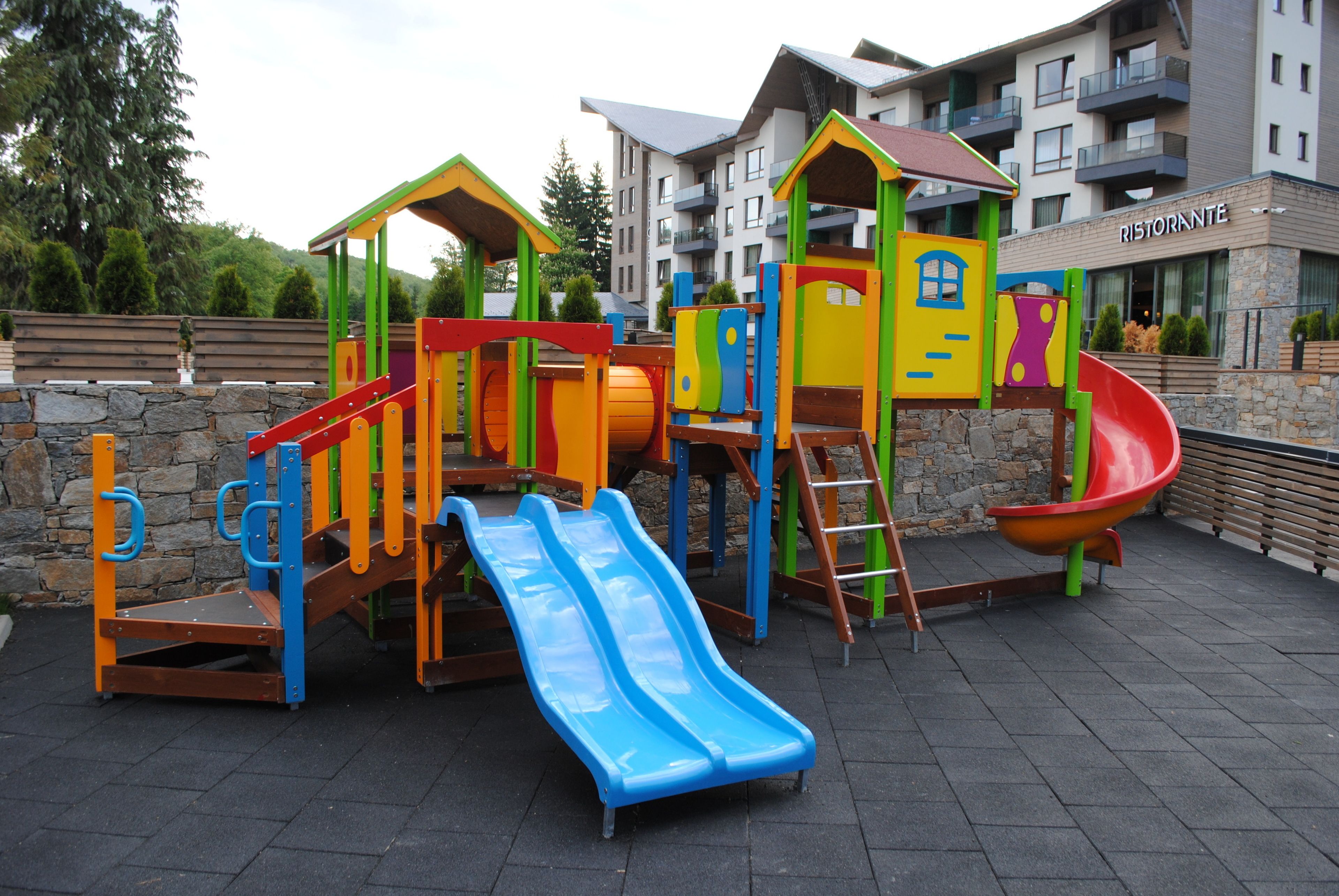 children’s play area – outdoor